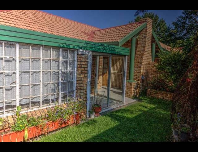 2 BEDROOM TOWNHOUSE FOR SALE IN GLEN MARAIS